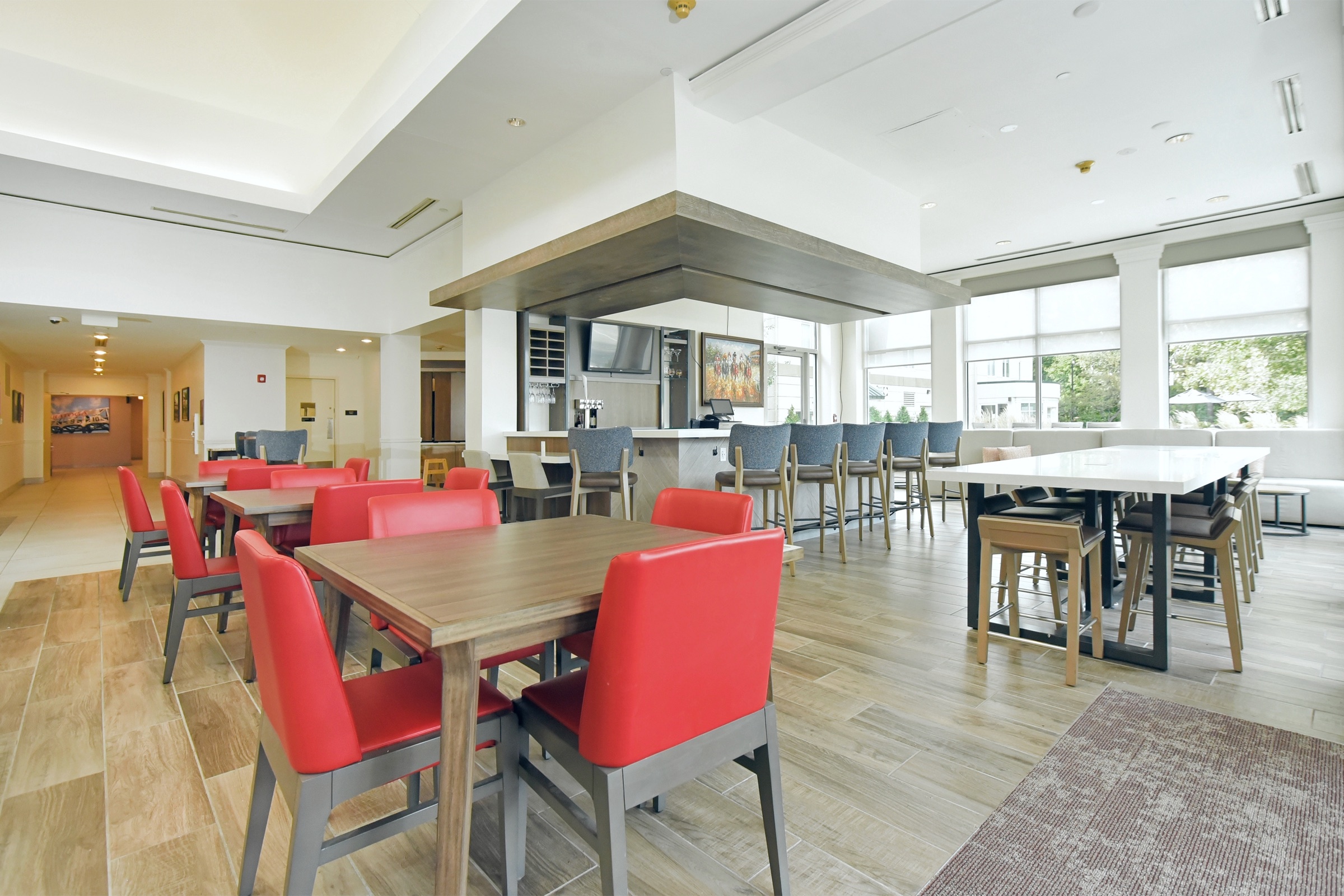Lounge & Bar